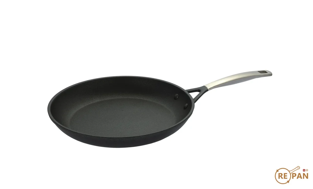 Le Creuset Essential